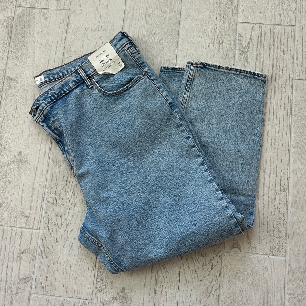 NWT Abercrombie & Fitch 90s Straight Jeans Ultra High Rise Size 37 / 24 Short